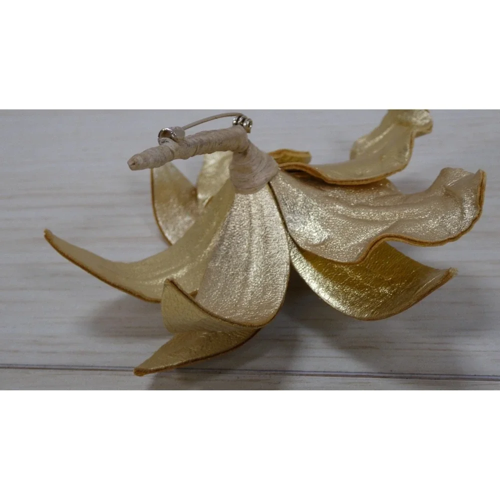 CHANEL Brooch - Gold Lily-of-the-Valley Brooch with Original Box – 2019